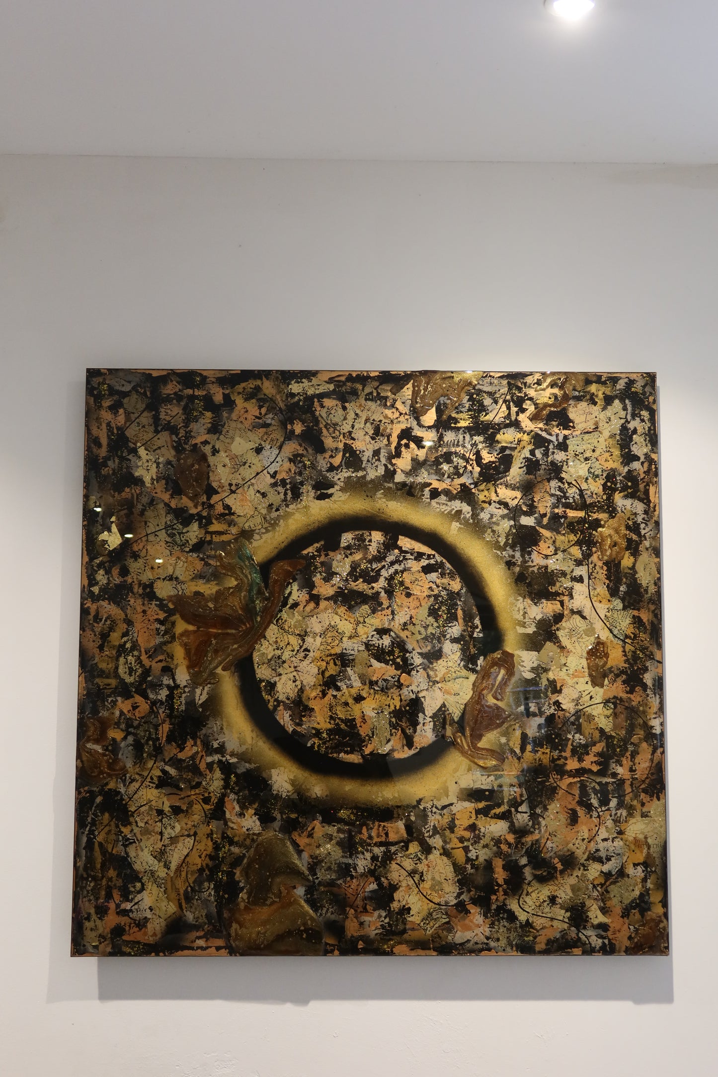Halo of Light: Kunstwerk Epoxy van Ayla Guiaux, 1.00 x 1.00 m, herfsttinten.
