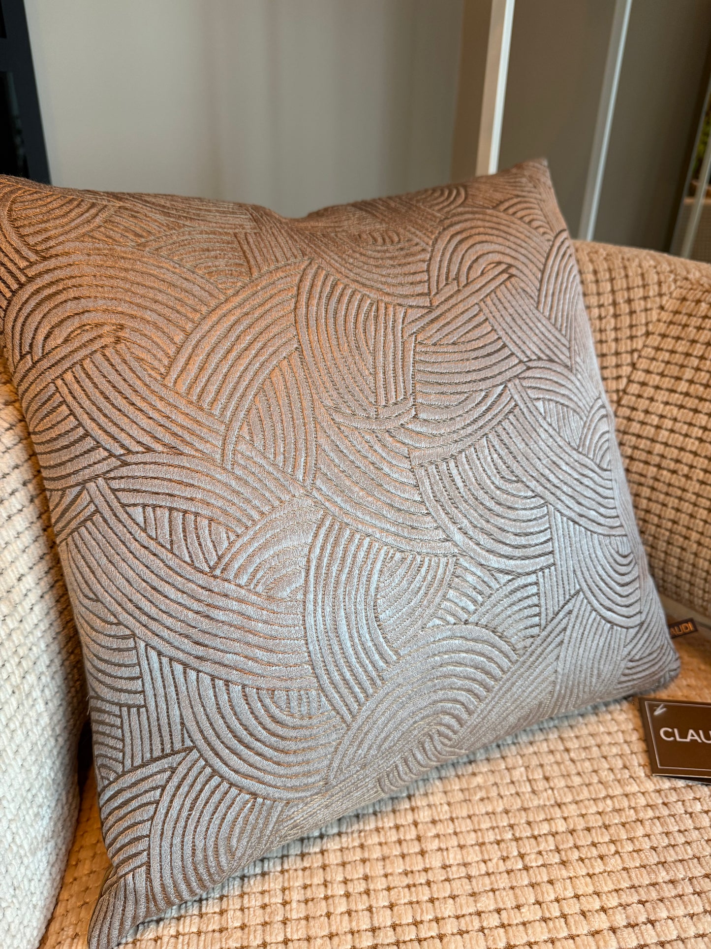 Claudi Chique Kussen: Bramana 45x45 Taupe/zacht grijs