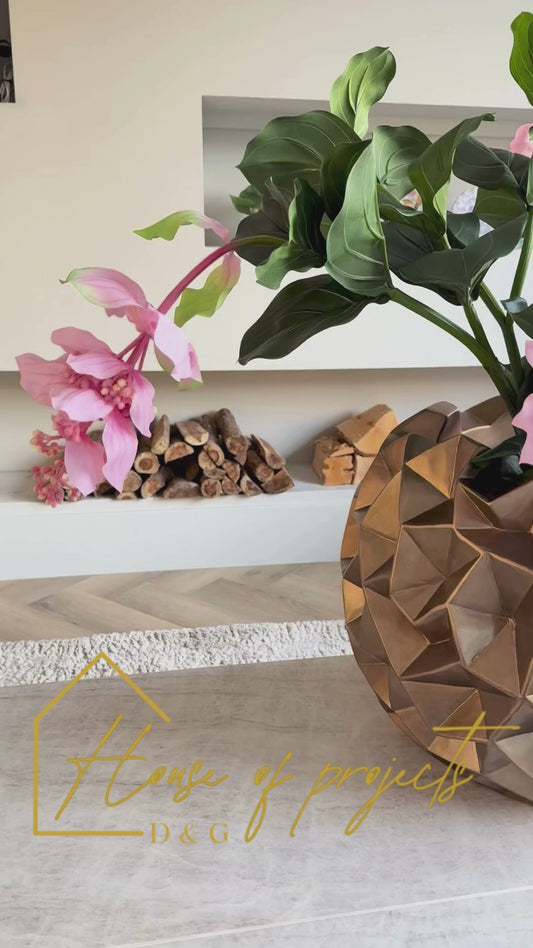 Interieur Reset - Medinilla Zijden Plant + Champagne Goud Krater Pot